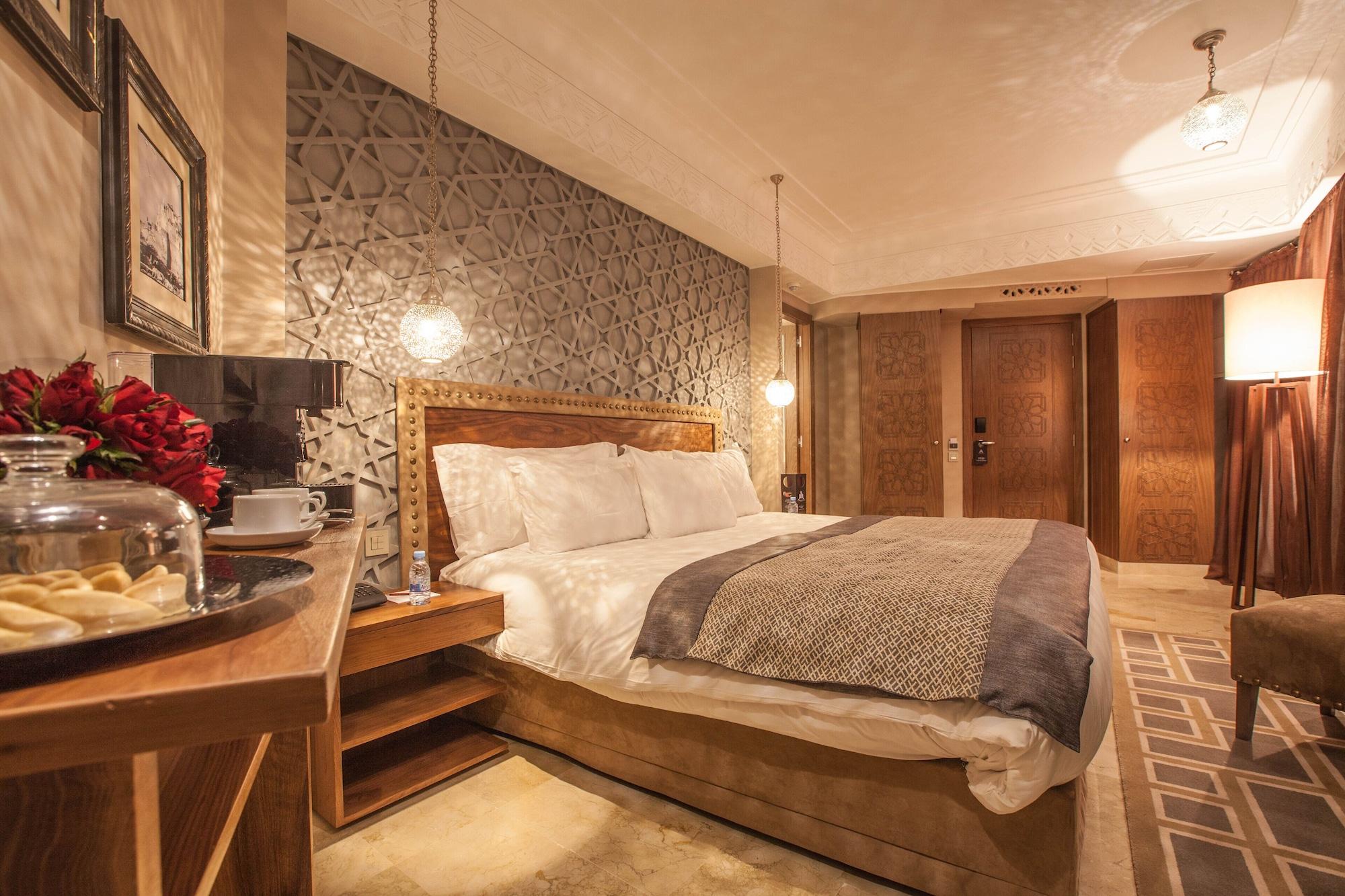 Hivernage Hotel & Spa Marrakesh Exteriör bild A bedroom at the hotel