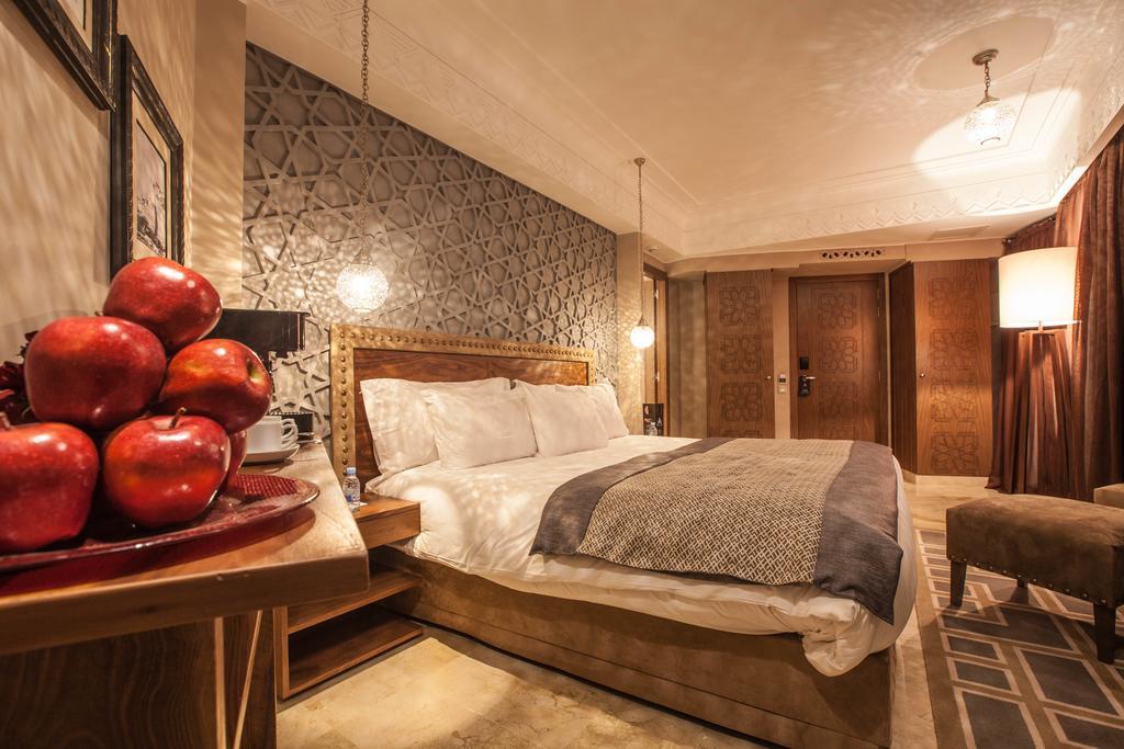 Hivernage Hotel & Spa Marrakesh Exteriör bild A bedroom at the hotel