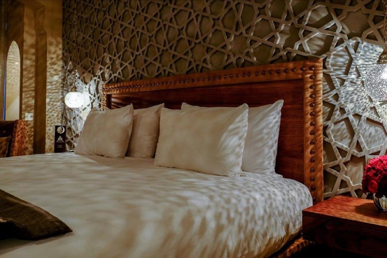 Hivernage Hotel & Spa Marrakesh Exteriör bild A bedroom at the Burj Al Arab